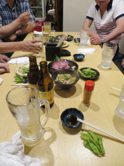 飲んで食べて話して