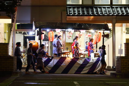 太鼓を叩く屋台