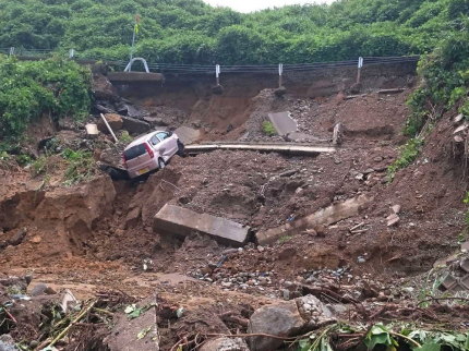 土砂崩れ