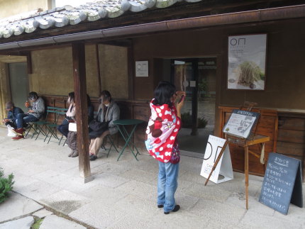 「モンブラン朱雀」のカフェ