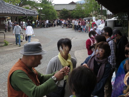 整理券配布の午前8時30分少し前