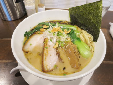 醤油白湯麺800円(税込)