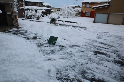 スノーダンプで人力除雪