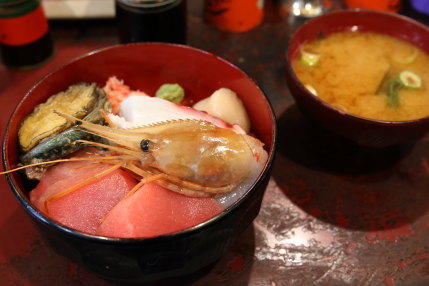 海鮮丼が2500円