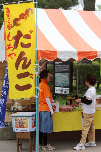 高田名物もちやさんのだんご