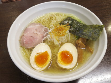 薫る塩ラーメン700円(税込)