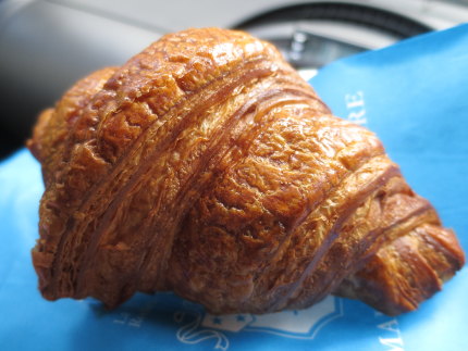 クロワッサン・エシレ　トラディシオン Croissant Échiré Tradition 本体価格320円 （税込346円）