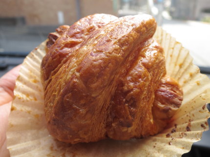 クロワッサン・エシレ　50％ブール（食塩不使用）　Croissant Échiré 50％ beurre　本体価格400円 （税込432円）