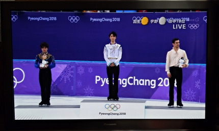 羽生結弦選手が金メダル、宇野昌磨選手が銀メダル、