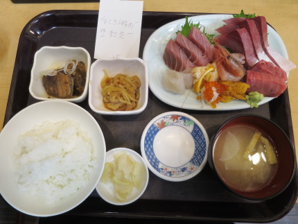 特上刺身定食本まぐろ、うに入り2000円（税込）