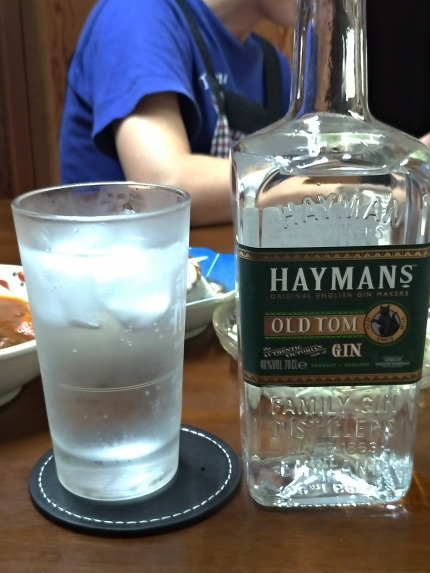 GINをソーダで割って飲む