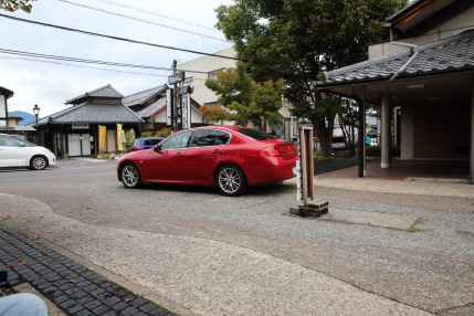 町営の駐車場に車を停めに行かれました