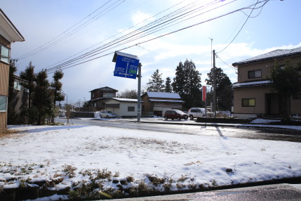 朝方に雪が降りました