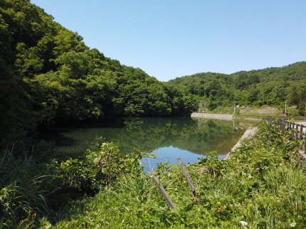 狼谷の池