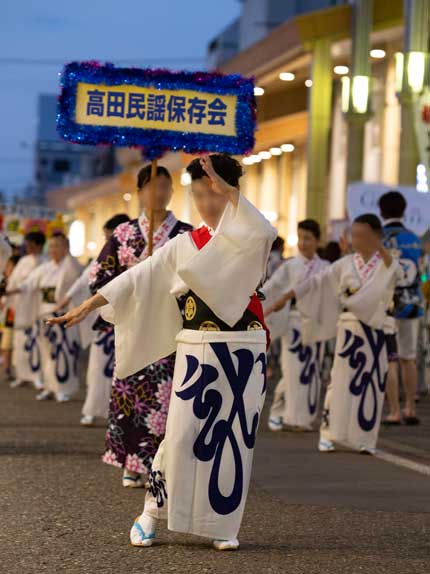 高田民謡保存会の方々の踊り