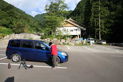 広い駐車場