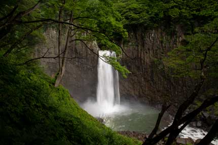 苗名滝の見える一番近い地点