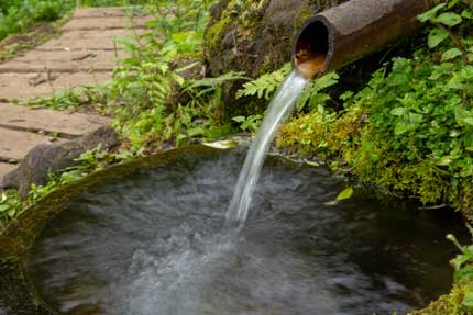 宇棚の清水