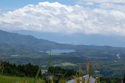 野尻湖を一望できる景色