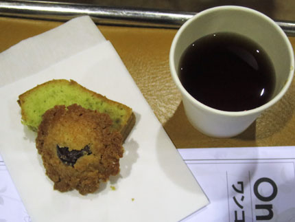 クッキーとパウンドケーキと紅茶