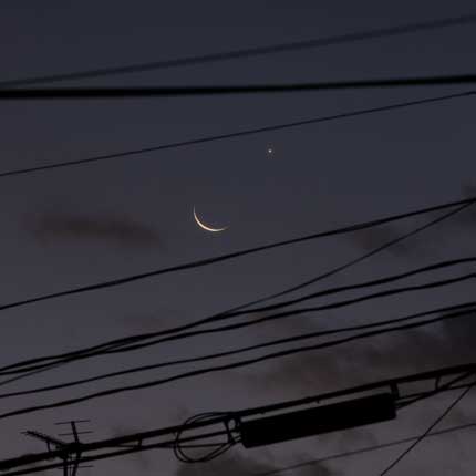 三日月と金星