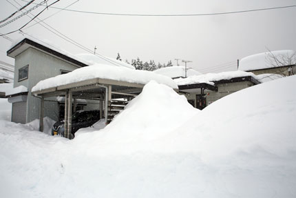 カーポート、小屋、事務所の雪下ろしを終えました