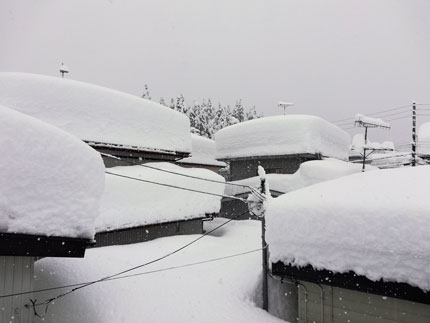 雪下ろししてない家