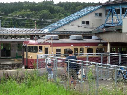 電車が発車