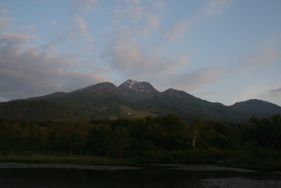 静かに佇む妙高山