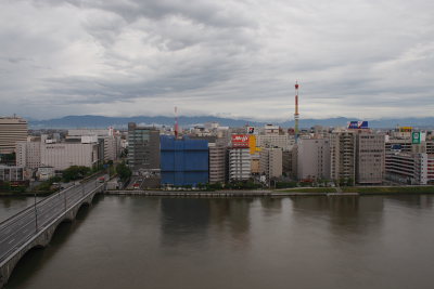 朝の万代橋方面の景色