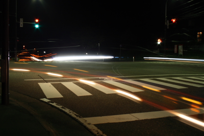 夜中の交差点