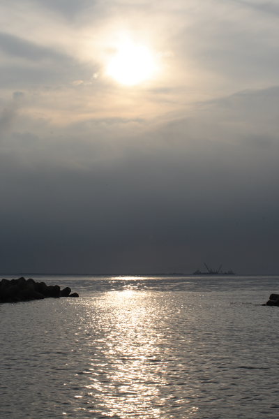 夕日を浴びた日本海